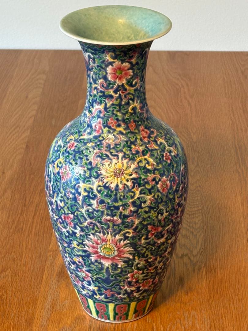 花柄装飾の陶磁器花瓶 約30cm