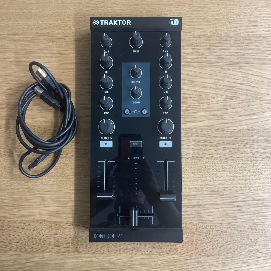 TRAKTOR KONTROL Z1 DJコントローラー