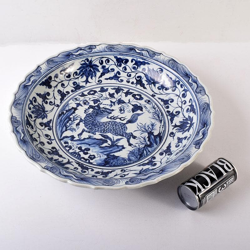 中国　青花　山水麒麟文盤　大皿　輪花皿　直径約41㎝　V　7324C