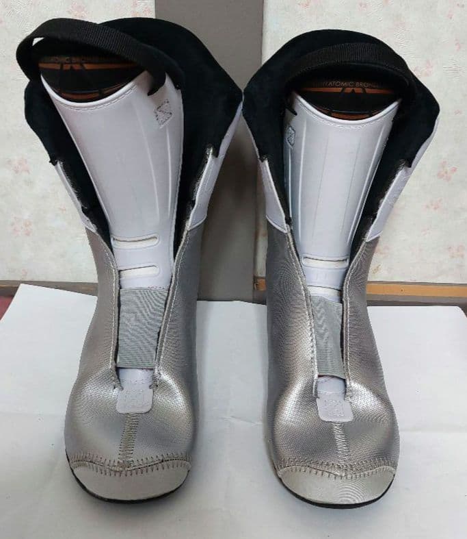 美品ATOMIC LIVEFIT70 スキー ブーツ スキー靴 27.5cm