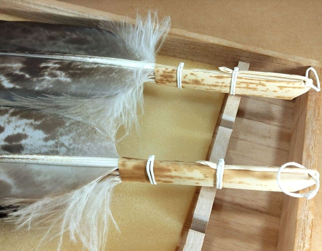 飛来一閑 磯鷲羽箒一双≪裏千家十五代 鵬雲斎 書付≫共箱 出荷当初からの外紙箱