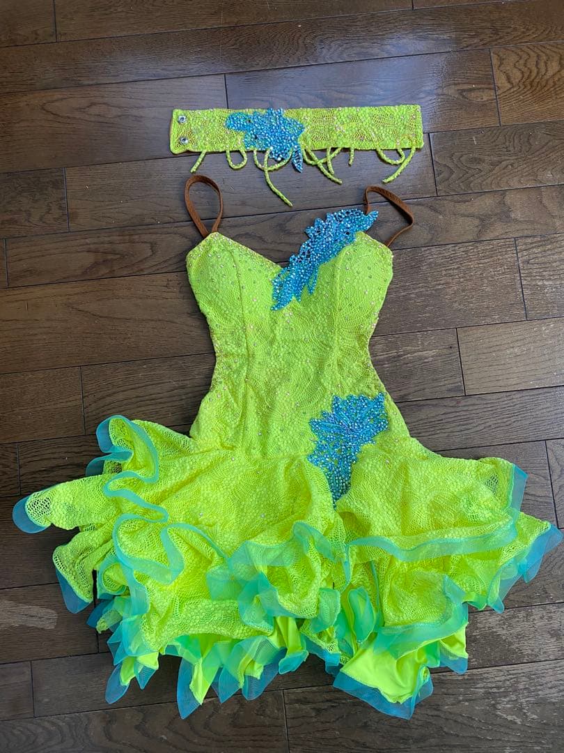 社交ダンス　ラテンドレス　クチュールイヴォンヌシュテファン製