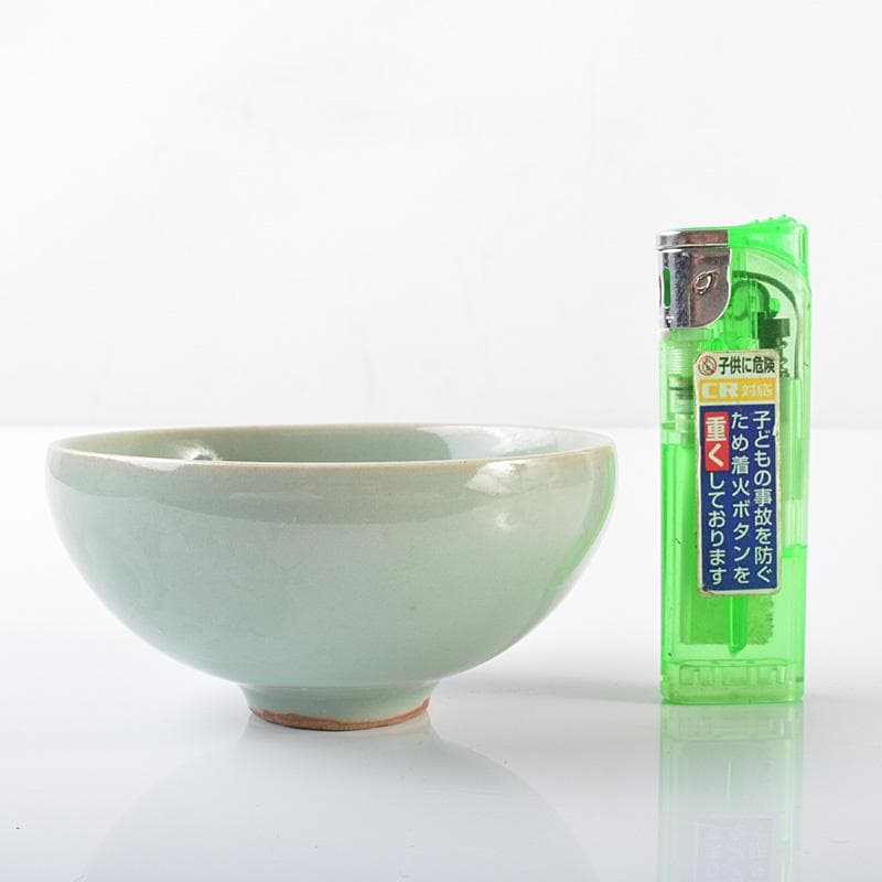 中国　龍泉窯　粉青磁　花刻　茶碗　M　R6128