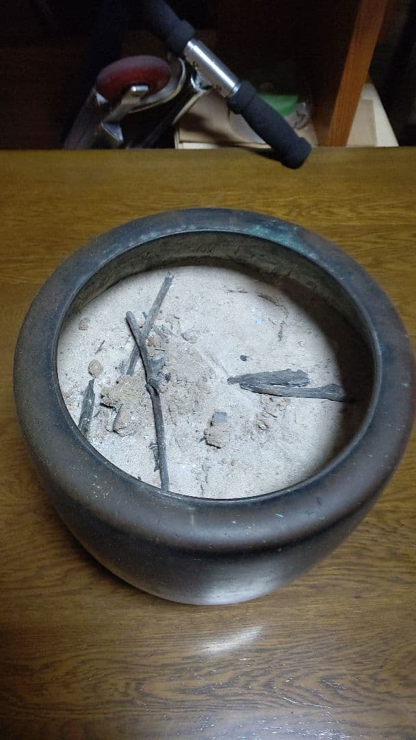 アンティークの火鉢です