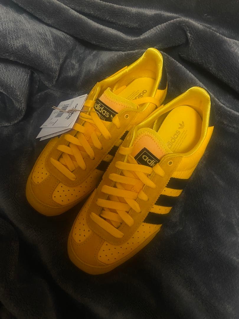 こ adidas Japan 黄色　24cm