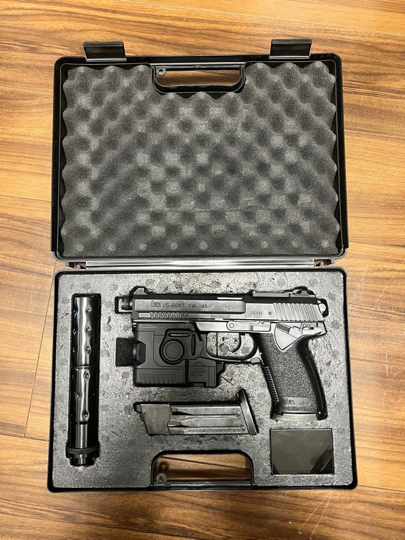 東京マルイ　SOCOM Mk23 ガスガン　予備マガジン付き