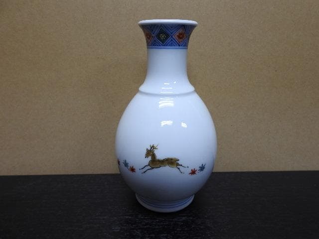 十二代酒井田柿右衛門　染錦　唐子遊画小花瓶　共箱　MA266