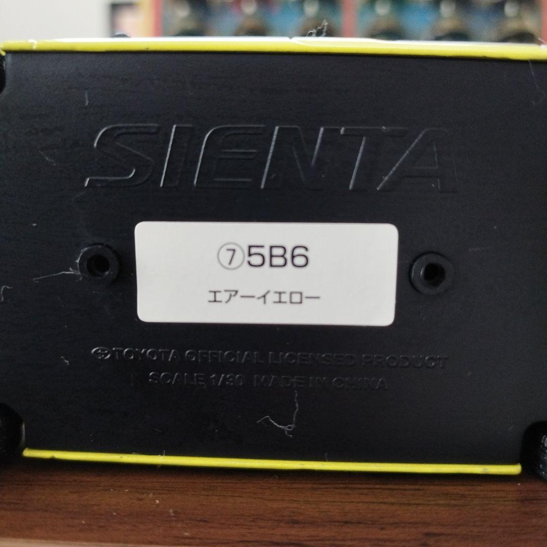 非売品トヨタ Sienta ハイブリッドミニカー イエロー