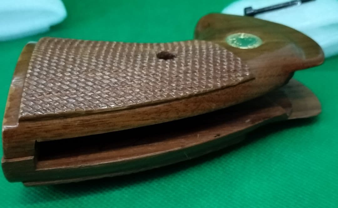 コルトパイソン純正木製グリップ ネジ付き