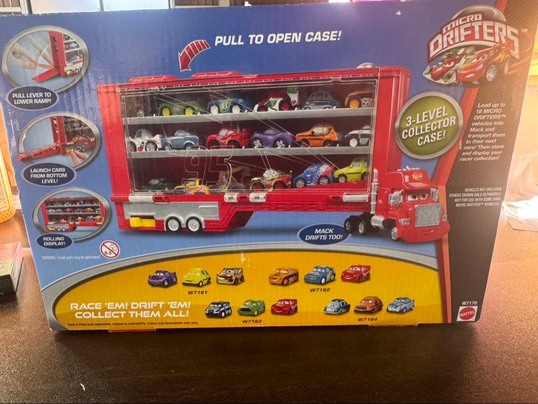 s1740 輸入品・未使用 マテル/カーズ/ミニカー格納コレクターケース