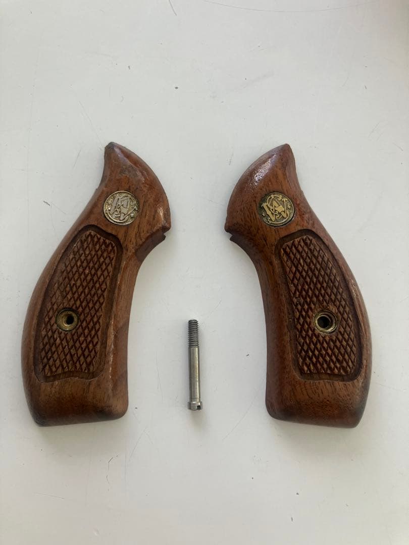 jフレームグリップ　s&w m36 チーフスペシャル　木製
