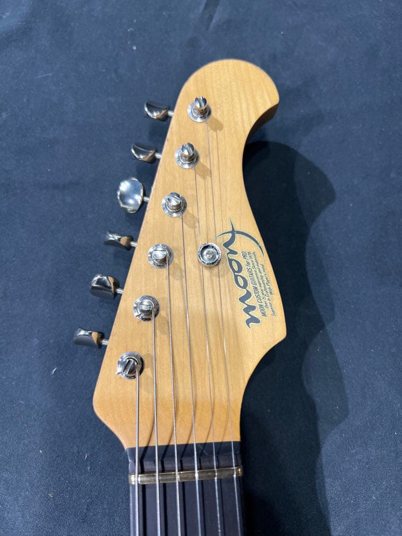 MOON オーダーストラト　EMG アクティブ　ムーニーロゴ　白