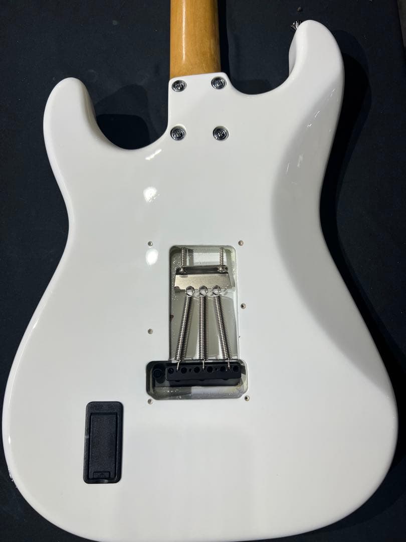 MOON オーダーストラト　EMG アクティブ　ムーニーロゴ　白