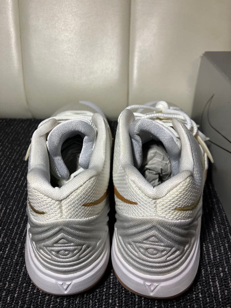 《未使用》　Nike カイリー5 22㎝　レア　キッズ　レディース