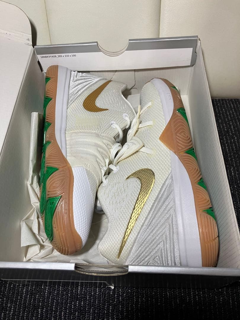 《未使用》　Nike カイリー5 22㎝　レア　キッズ　レディース