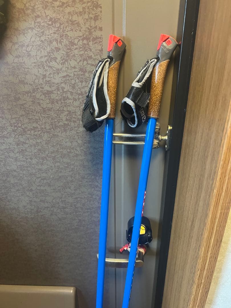 スキー用ストック 青と黒