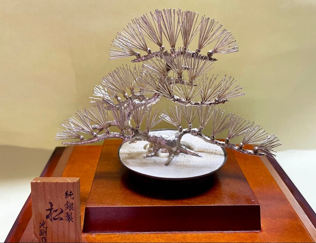【値下げ】【銀高騰】純銀製 松の木 彫刻 透明ケース付き