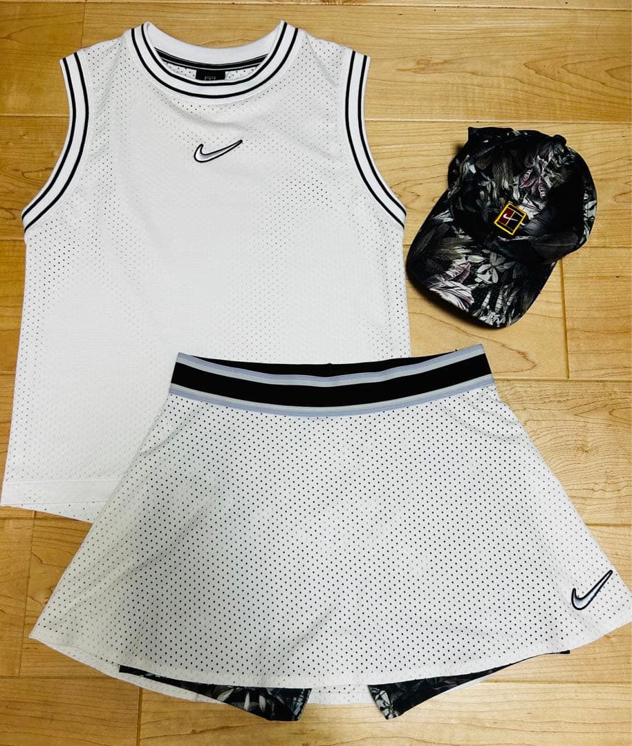 NIKE 全仏フローラルスコート