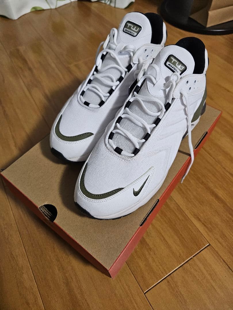 Nike Air Max トレーニングシューズ ホワイト/オリーブ、30センチ