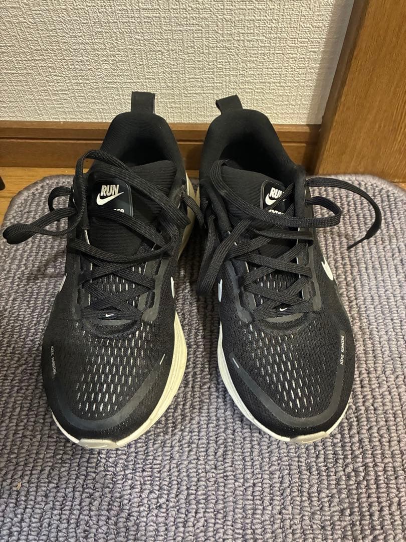 ナイキ　ボメロ18 ブラック　23cm