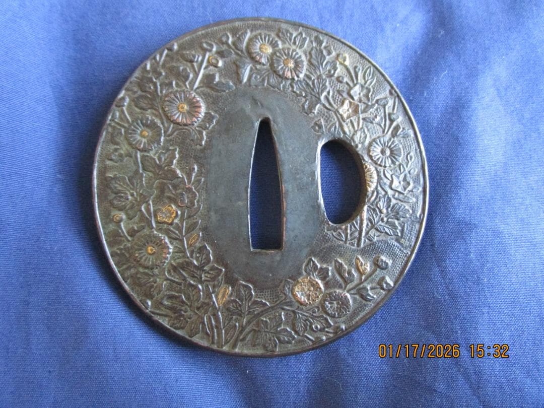 鍔　象嵌鍔　鏡鍔　材質【真鍮又は銅】1枚　花模様の金属製鍔(つば)