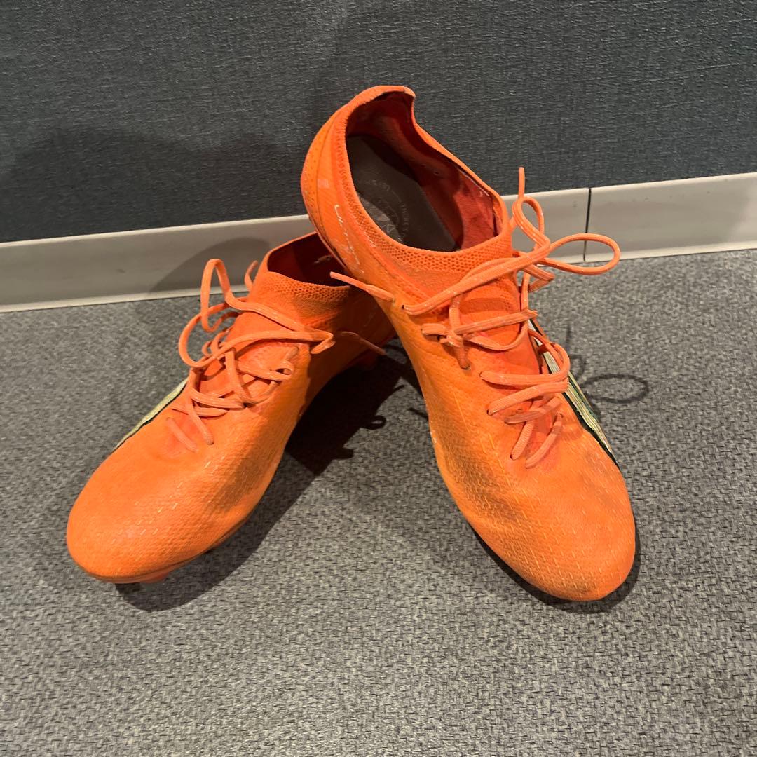 プーマウルトラ　サッカースパイク　黄色　オレンジ　青