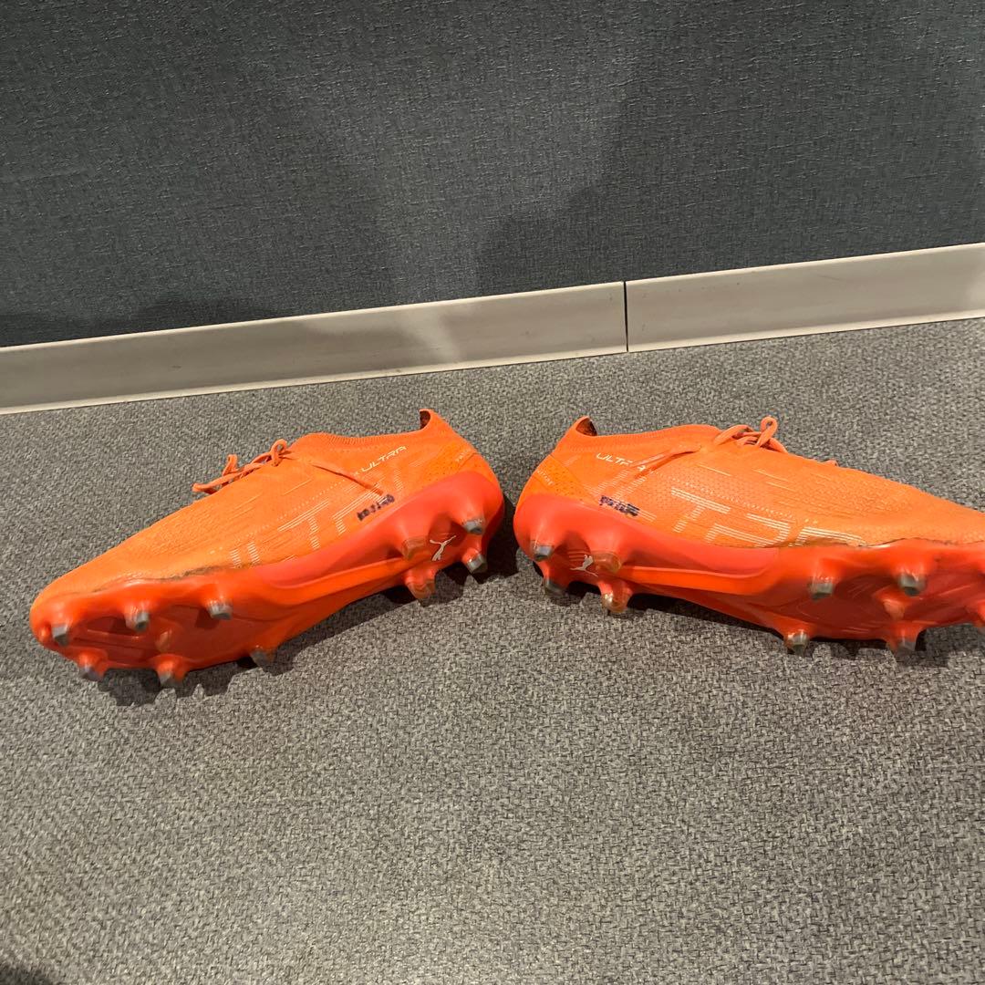 プーマウルトラ　サッカースパイク　黄色　オレンジ　青