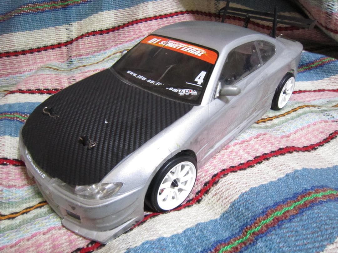 ヴォル　Yokomoって書いてあるラジコンカー　機械とかカバー付いてます