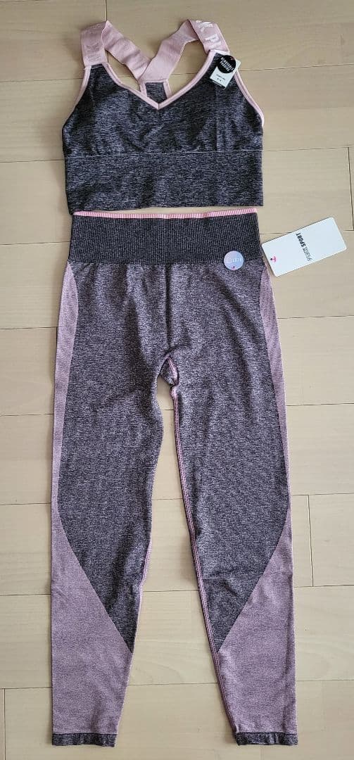【新品 タグ付き】ヴィクトリアズシークレット PINK スポーツウエア(上下)