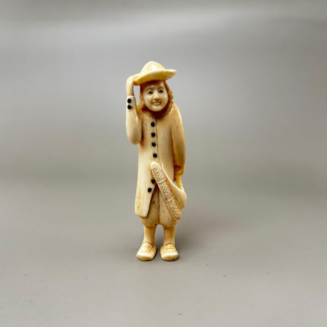 男性の彫刻極上　根付　天然素材アンティーク骨董　飾り物古美術置物細密細工