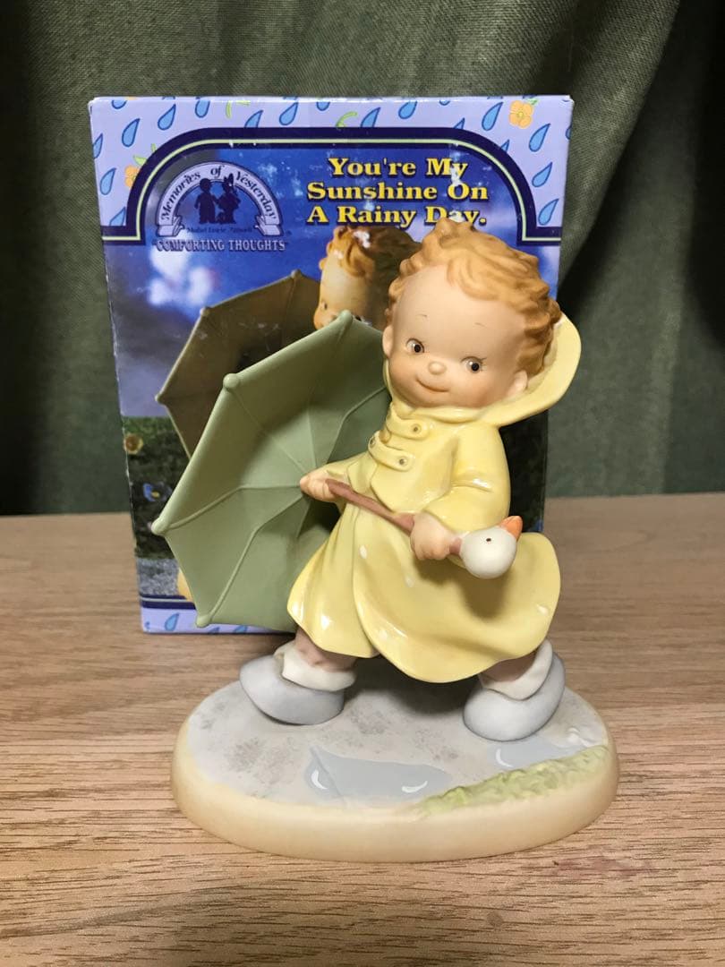 マーベルルーシーアトウェル　置き物