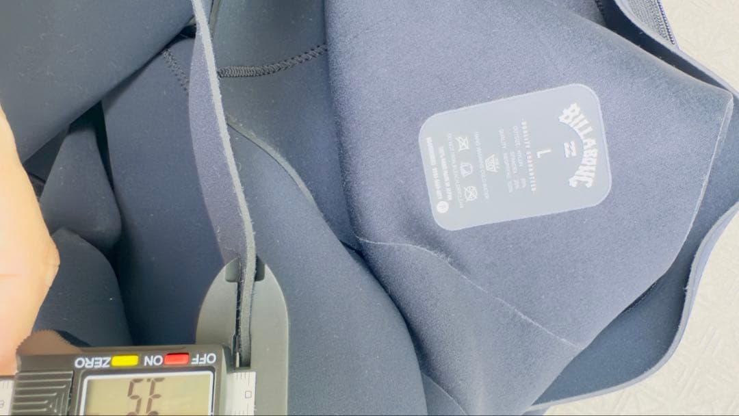 BILLABONG フルスーツ Lサイズ ゼブラ柄　ハンガー付き