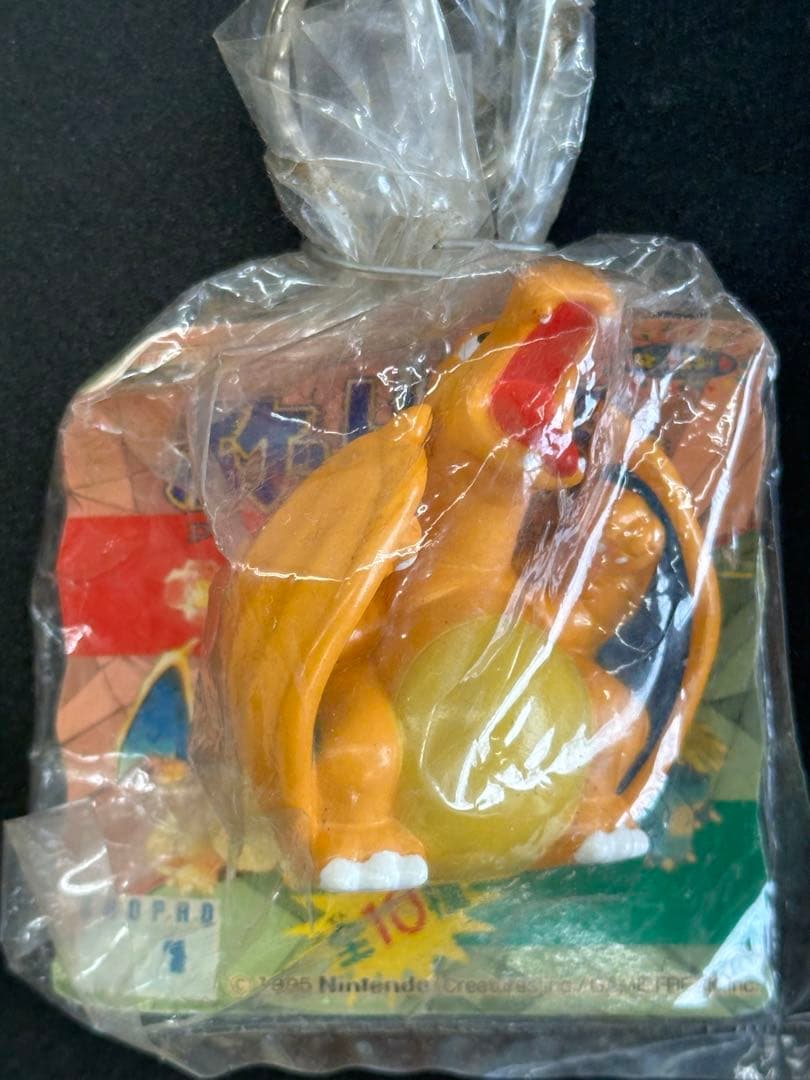 【初期】ポケモン　リザードン　キーホルダー　バンプレスト