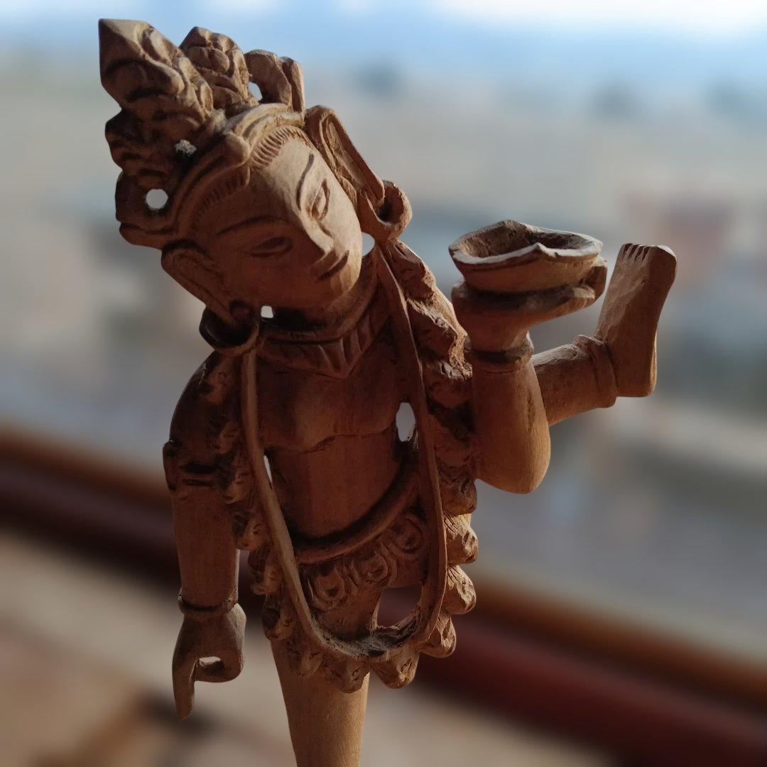 10.インドヒンズー教木製神像 約25センチcm 手に皿.極小品