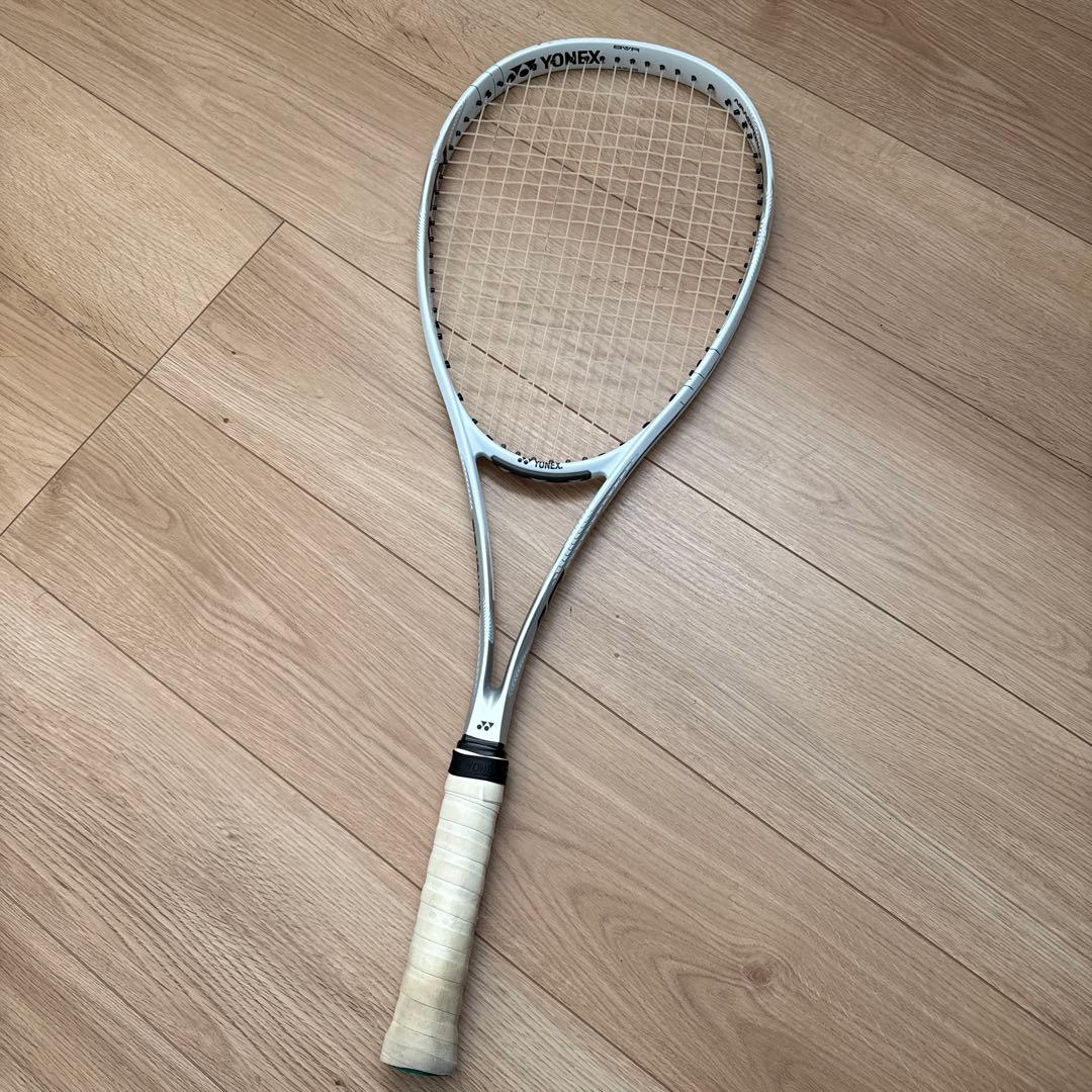 ヨネックス　ナノフォース8v 白