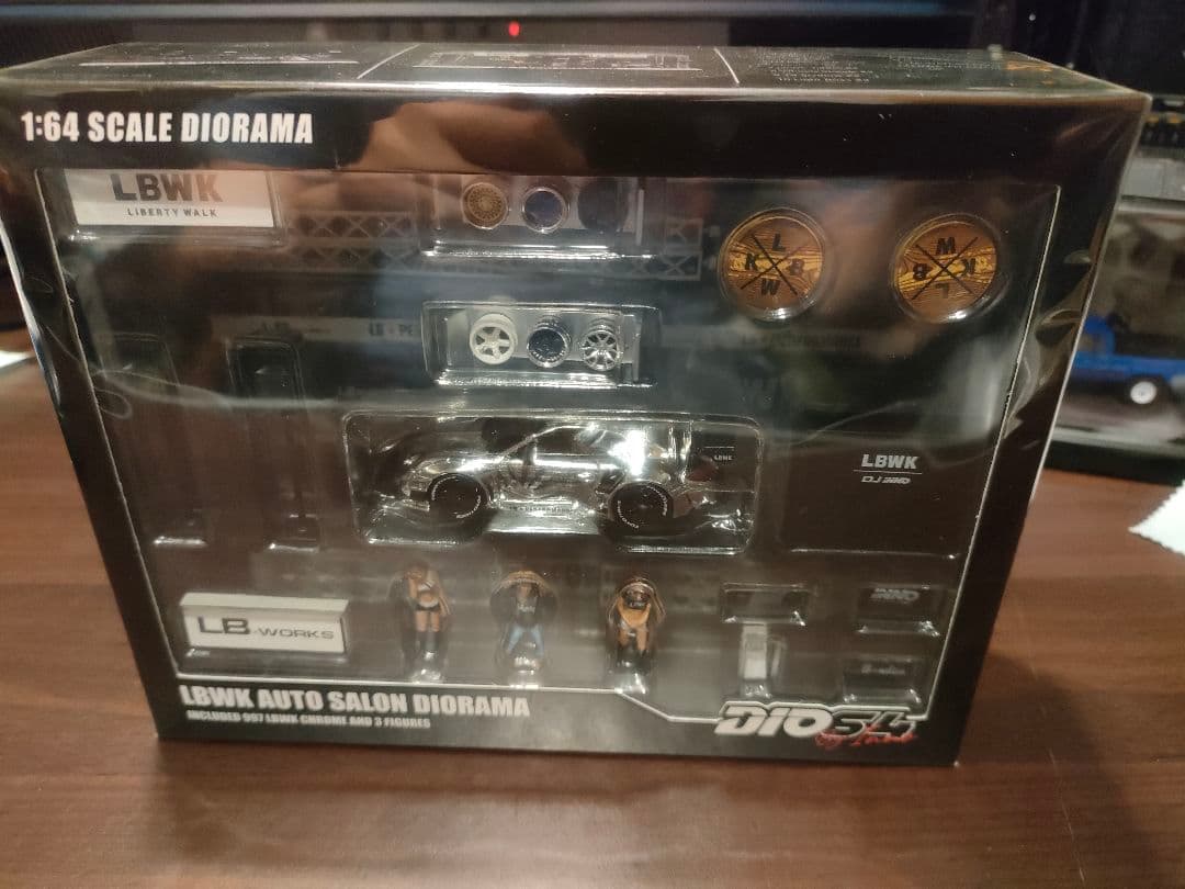 LBWK AUTO SALON DIORAMA 1:64スケール