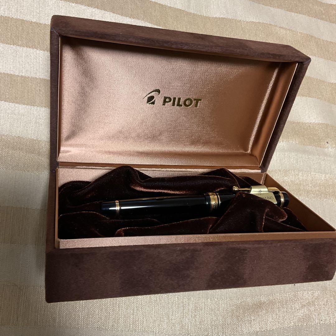 PILOTパイロット　CUSTOMカスタム845 漆　万年筆　Mニブ