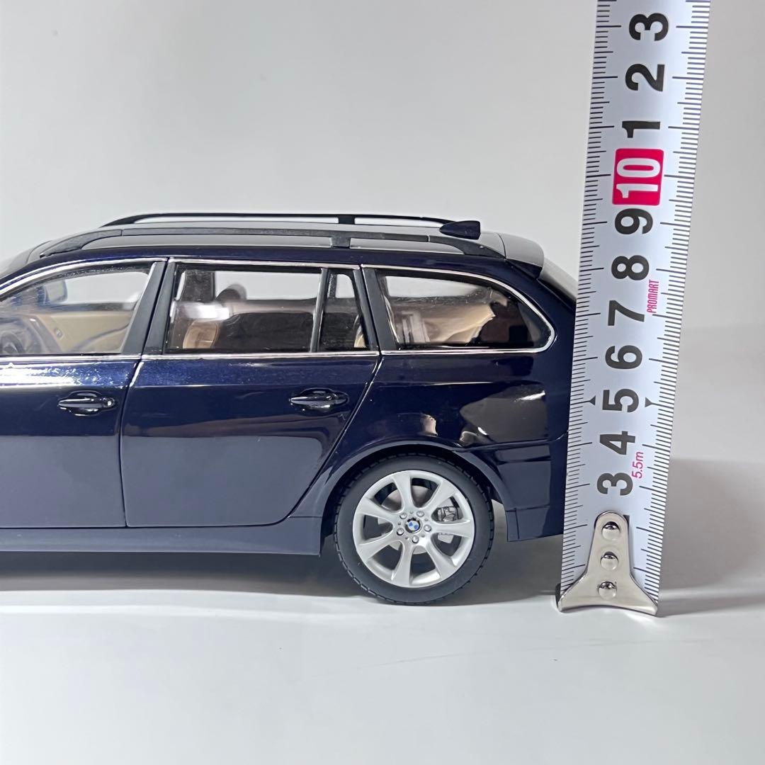 京商  5シリーズ 1/18 ミニカー