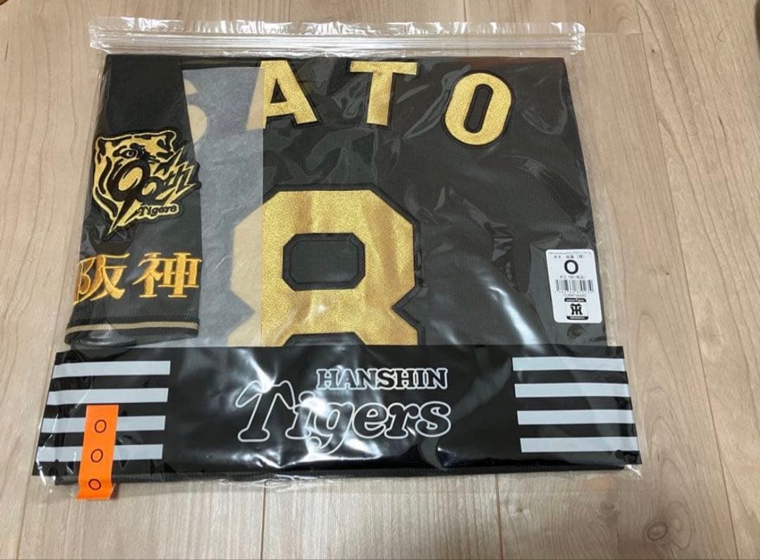 阪神タイガース 佐藤選手 ブラックダイナマイトユニフォーム