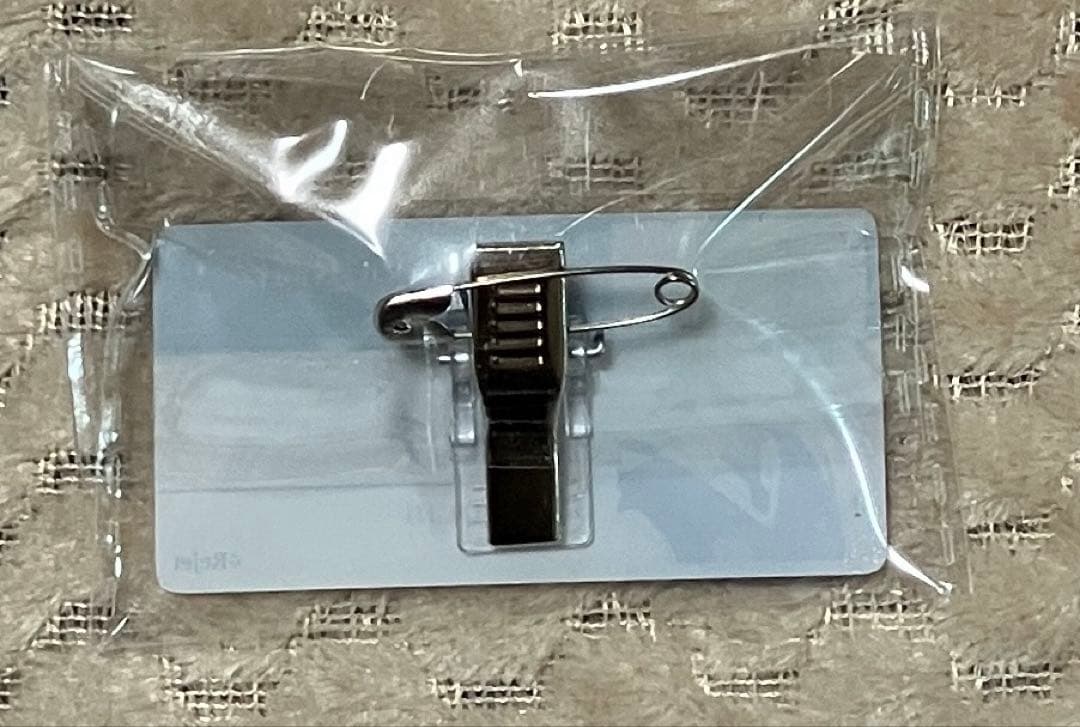 ディアヴォーカリスト 69’in 名札風アクリルバッジ モモチ