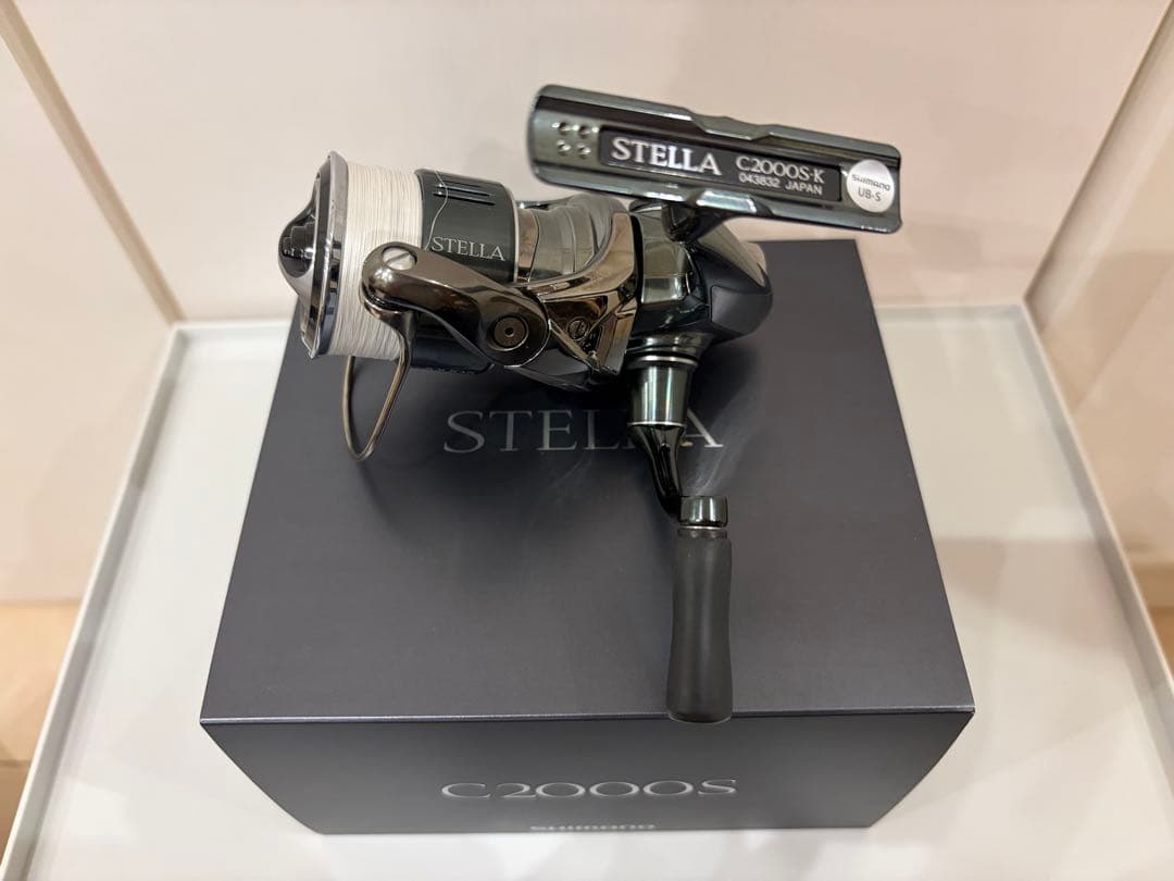 SHIMANO C2000S スピニングリール