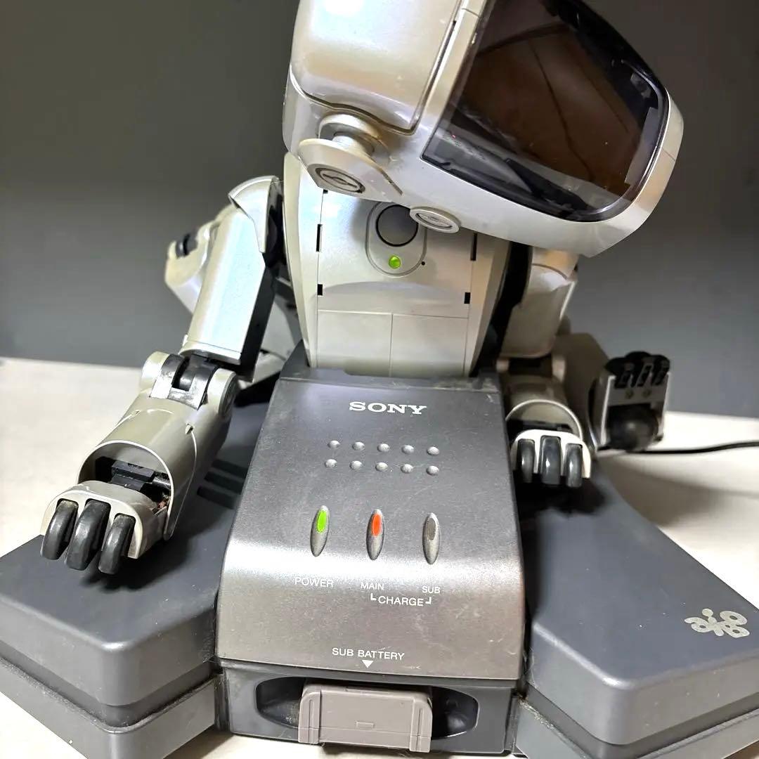 SONY AIBO ERS-111 シルバー色　犬　ジャンク品