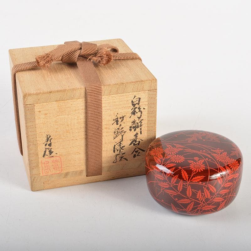 茶道具　漆塗　秋野蒔絵　内銀溜白粉解香合　在銘　共箱　D　R7406