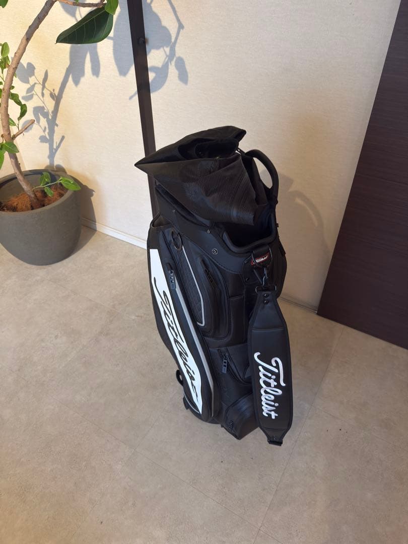タイトリストTitleist ミレニアムキャディバッグ 黒/白
