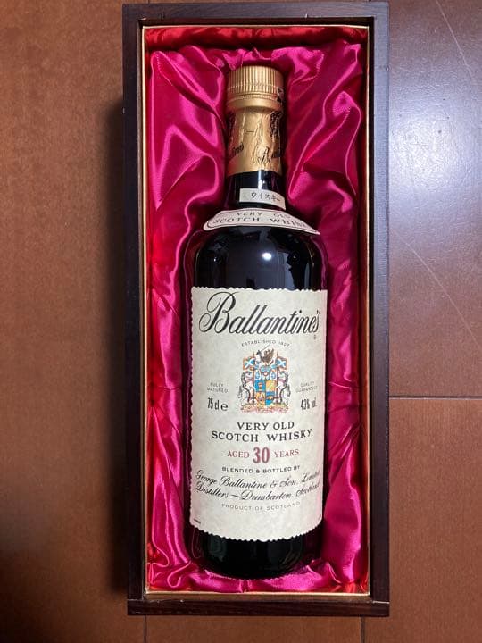 バランタイン　ウィスキー30年もの（木箱入り）