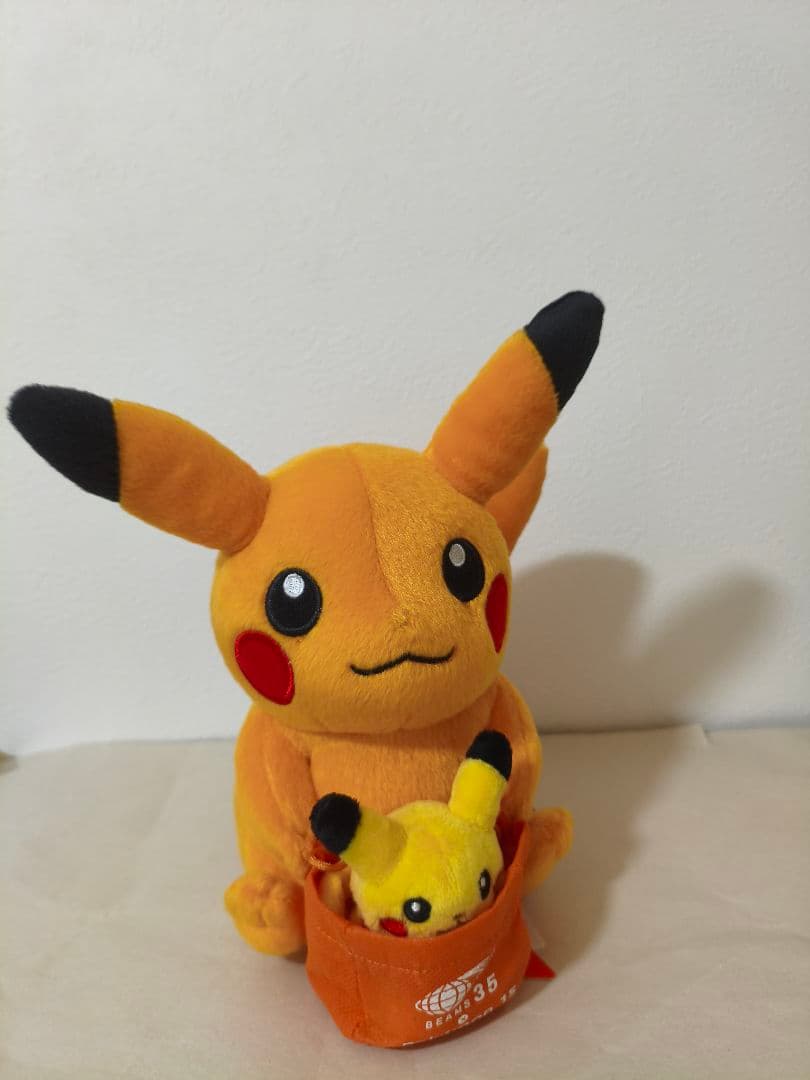 BEAMS ぬいぐるみ 色違いのピカチュウ