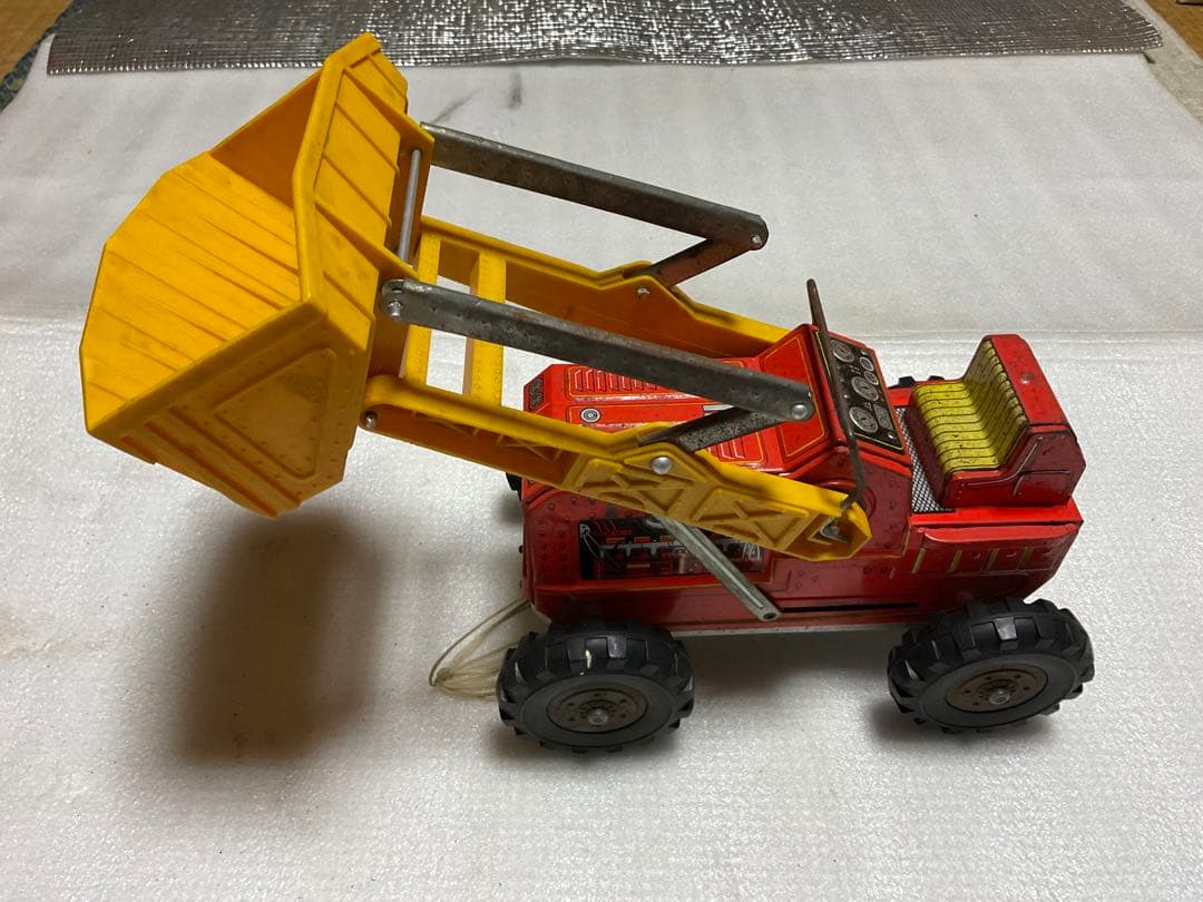 ヨネザワ／D-250A。ブリキのブルドーザー。【箱無し、現状渡し、美品】。