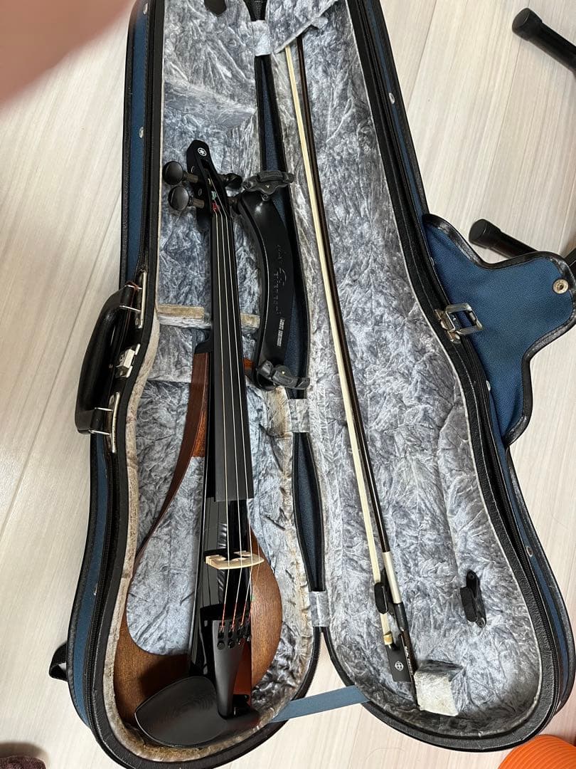 ヤマハ サイレントバイオリン YEV104 弓付き 直接引き取りは5.5万円