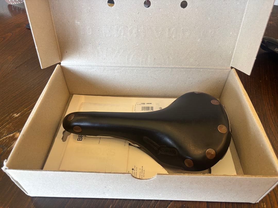 BROOKS レザーサドル 黒 銅製リベット付き SWIFT Chrome