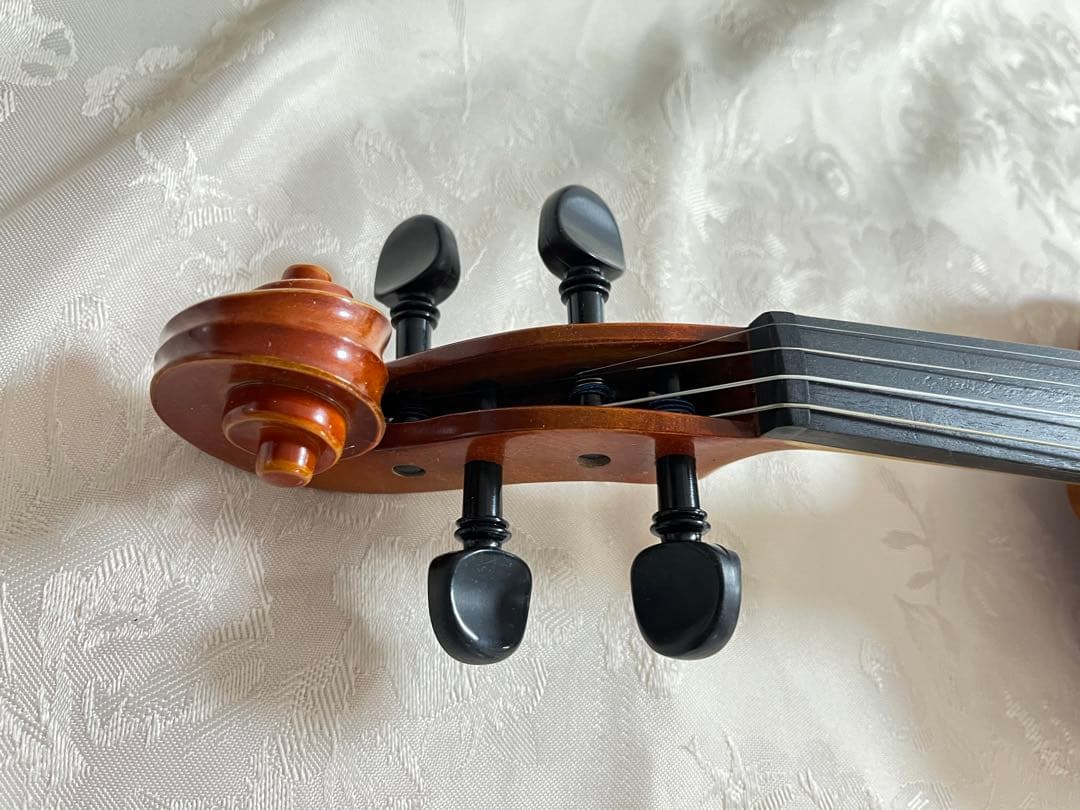 バイオリン　スズキ　SUZUKI 鈴木　楽器を守る丈夫なハードケース付き